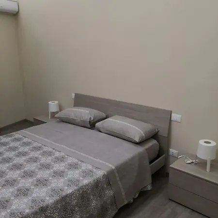 Reby Casa Vacanza 2 דירה *