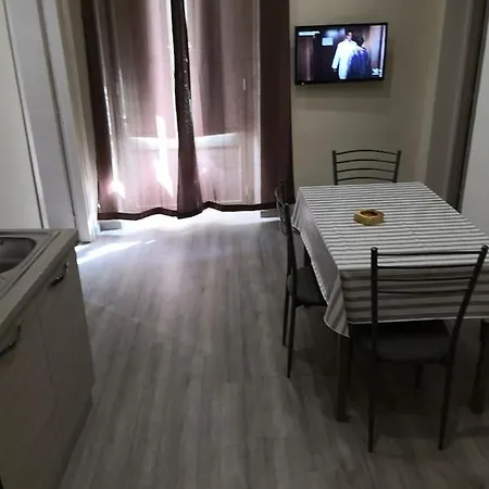 Reby Casa Vacanza 2 דירה *
